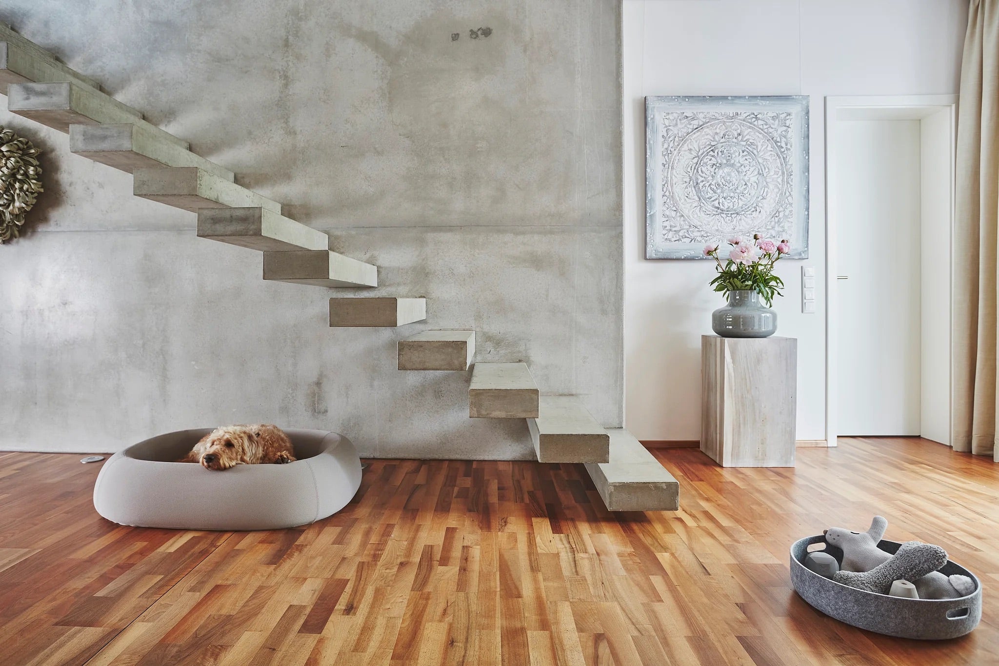 https://cdn.shopify.com/s/files/1/0816/8892/0369/files/MC_C02-018-02-SM_Sleep_Barca_Taupe_Merle.jpg?v=1726680478